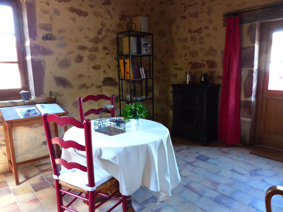 L'Abrejou Acomodação com café da manhã Le Donjon Exterior foto